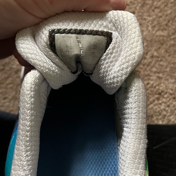 FILA Tennis Court Shoes - Picture 4 of 6